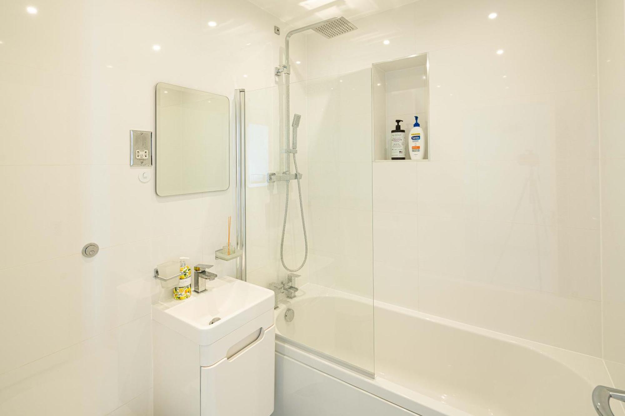 Bright & Modern Newly Refurb 2-Bed 2-Bath Whole Apartment Near Hyde Park & Kensington, Prime Paddington Location Zone 1 London Exterior photo