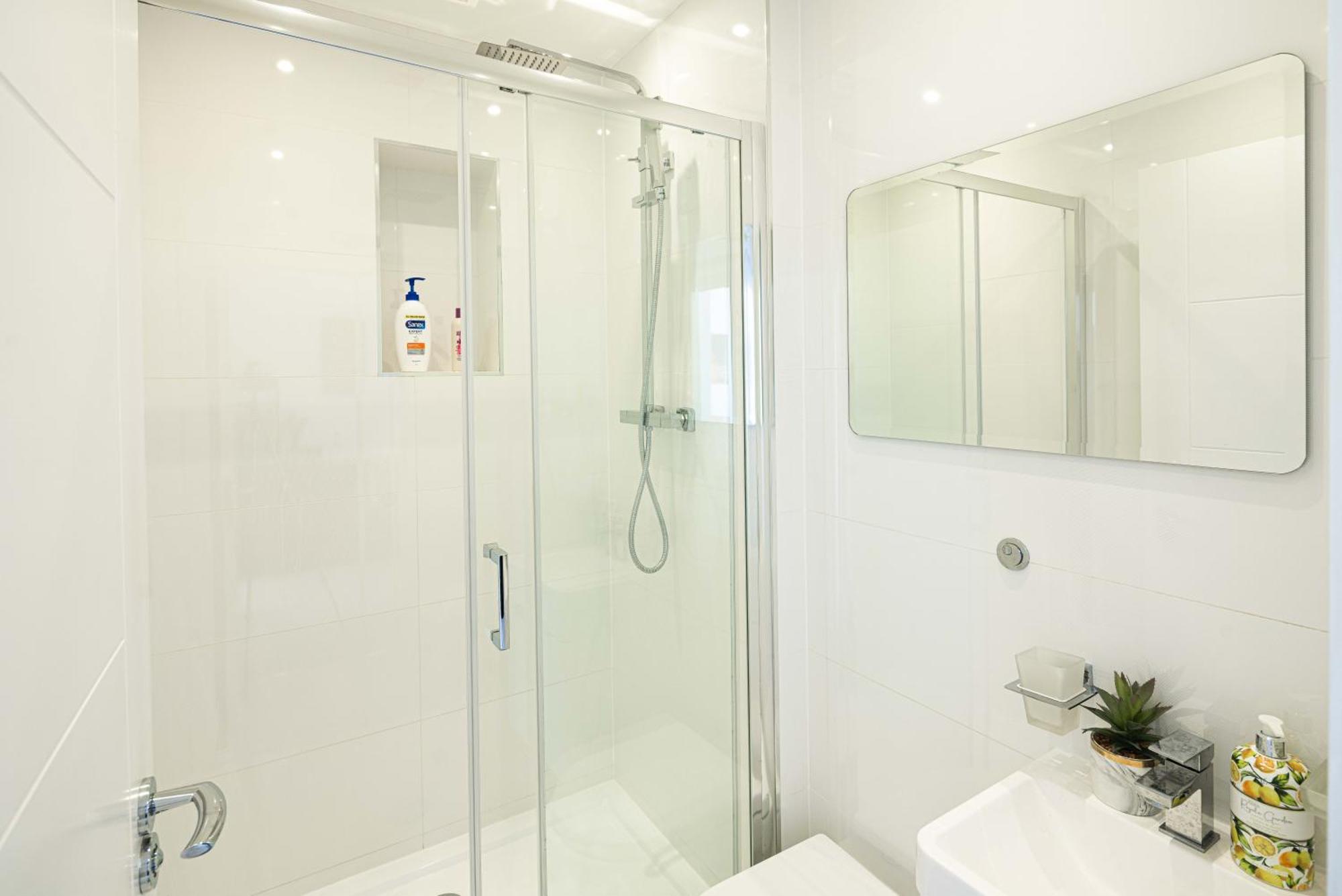 Bright & Modern Newly Refurb 2-Bed 2-Bath Whole Apartment Near Hyde Park & Kensington, Prime Paddington Location Zone 1 London Exterior photo